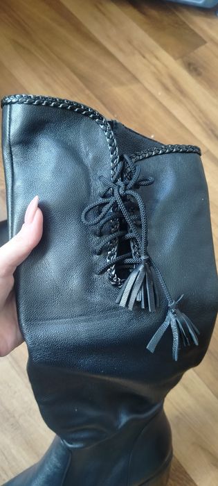 Продам женские зимние сапоги новые