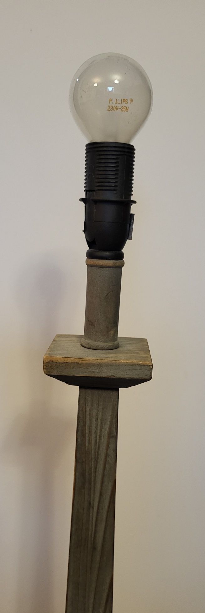 Lampa w stylu rustykalnym