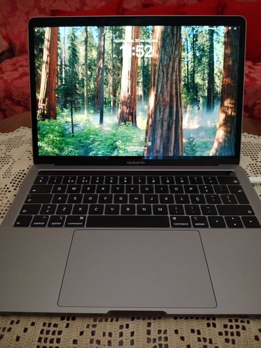 Vendo quase novo Apple Macbook pro 13 polegadas de 2018  Prateado