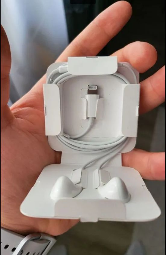 Наушники EarPods Lightning для Айфона