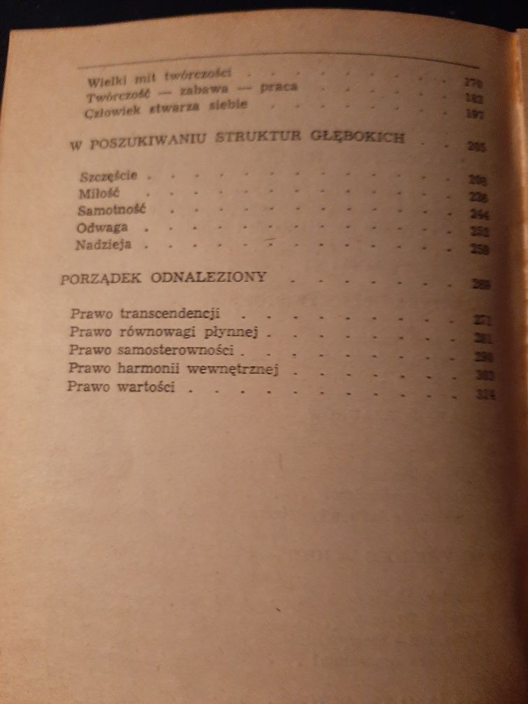 W poszukiwaniu porzadku świata. Gołaszewska