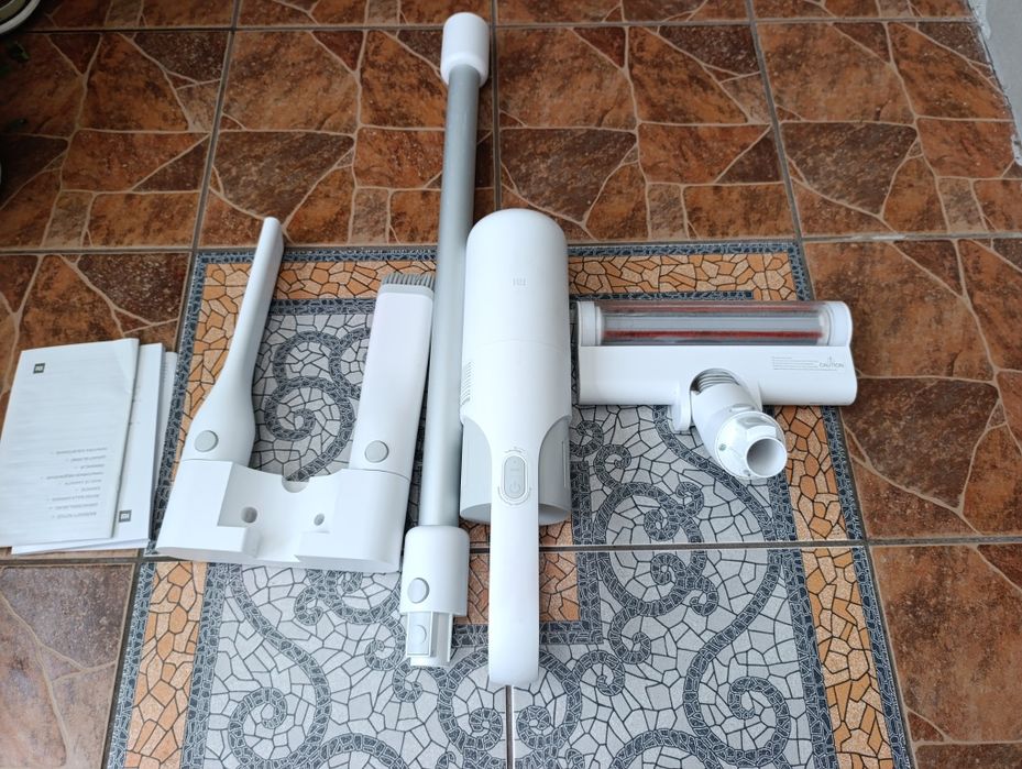 Mi vacuum cleaner ligth бездротовий пилосмок.