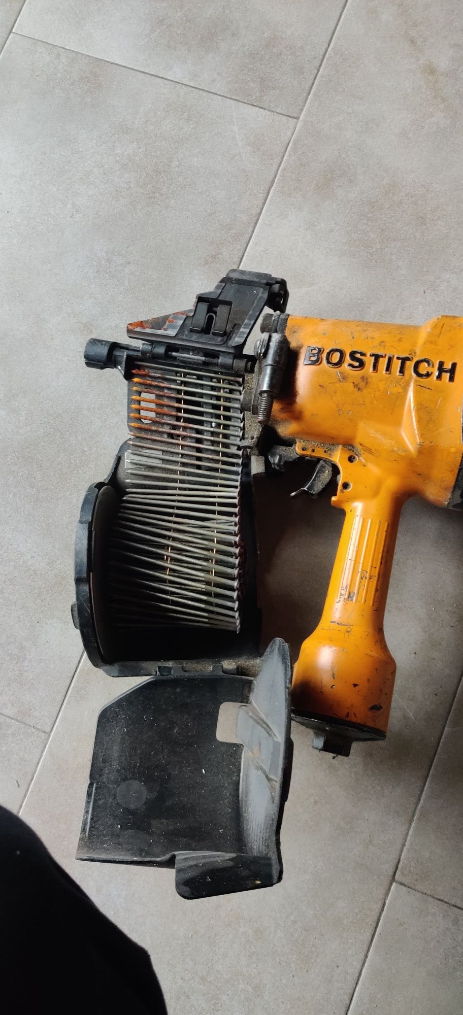 Gwoździarka Bostitch N400C 1