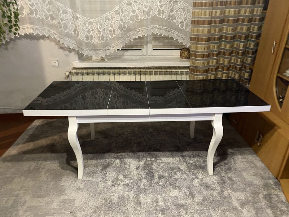 Stół rozkładany 12 osobowy z czarną szybą