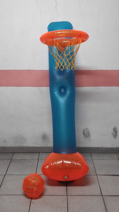 Cesto de basquetebol insuflável