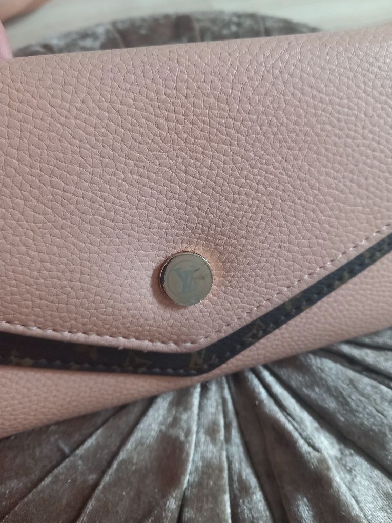Louis vuitton duży damski portfel