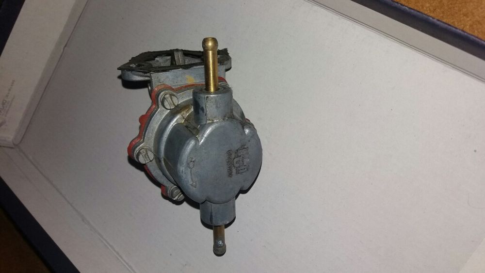bomba gasolina 2cv ou Diane