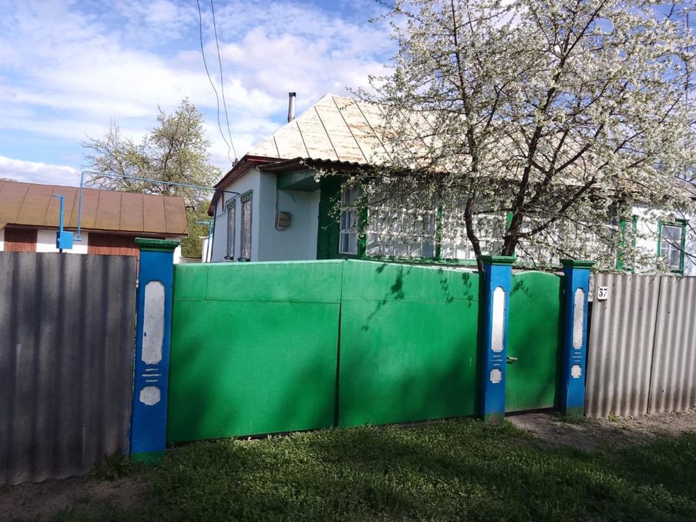 Дом с усадьбой / Будинок з усадьбою