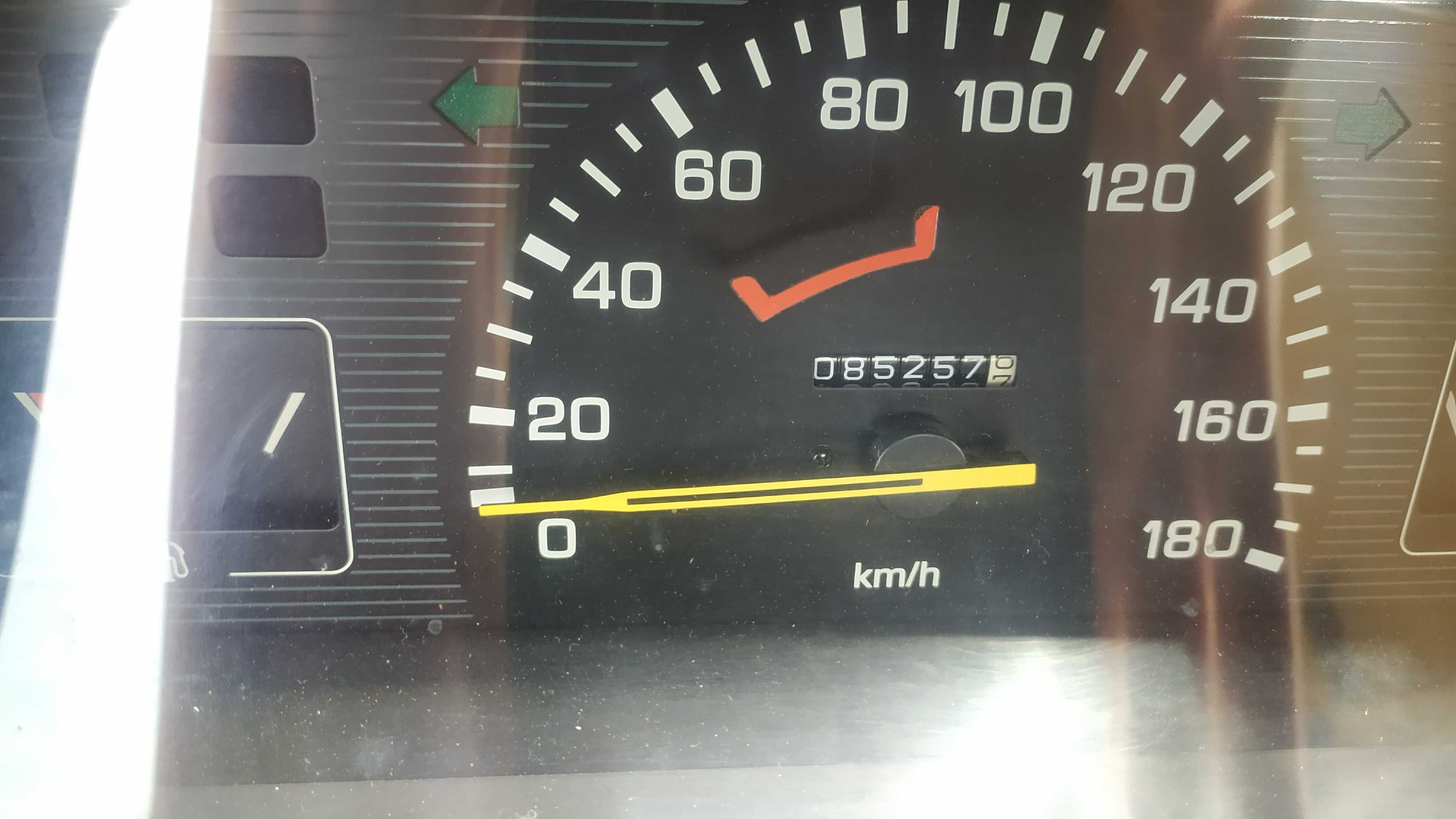 Carrinha caixa aberta, estimada com pouco uso