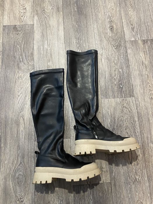 Шкіряні чоботи жіночі