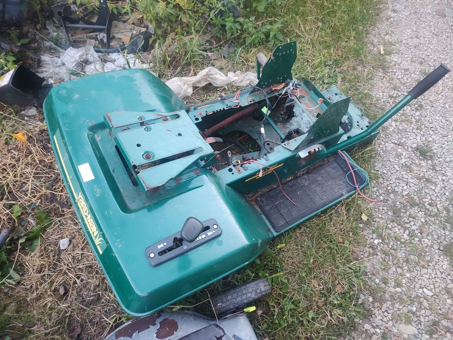 Rama traktorek części błotnik Yard Man Mtd plastik