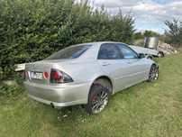 Lexus is200 na czesci