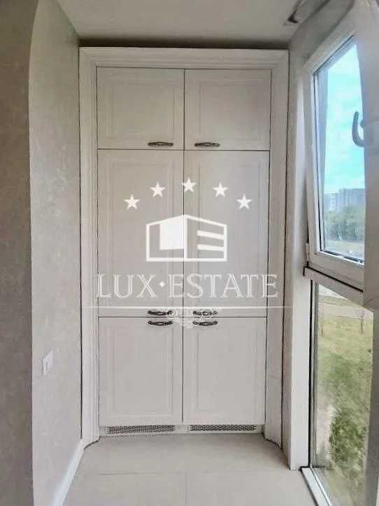 Продажа 3-комнатной квартиры в ЖК "Изумрудный город". Район Бот. Сада
