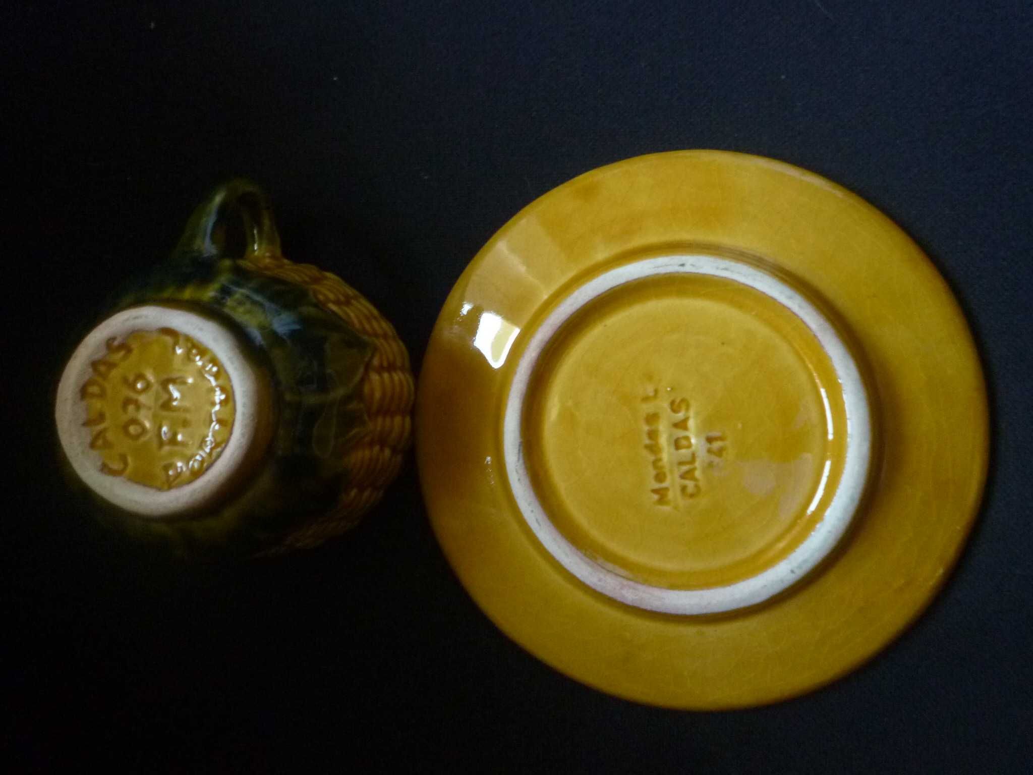 Chavena e Pires Numerada do Artesão F. Mendes da Caldas da Rainha