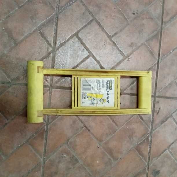 Painel para carregamento, placas madeira,vidros e cunha para nivelar