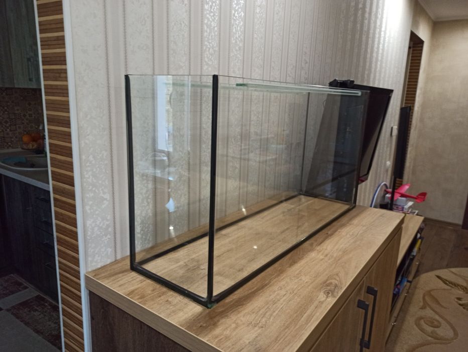 Продам акваріум на 100 літрів б/у