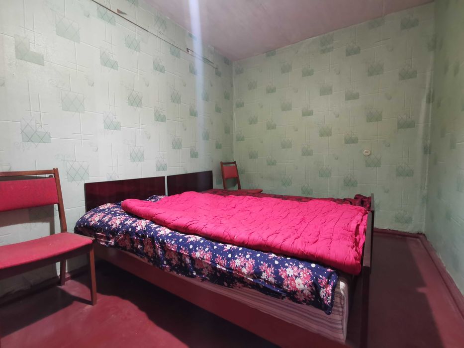 Квартира з трьома кімнатами і підвалом 2 поверх цегляного будинку RD