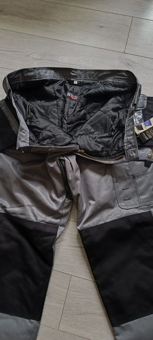 Чоловічий робочий зимовий одяг.