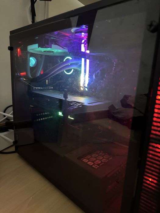 Torre PC Gaming Desktop c/ Ryzen5 5600x e AMD 6700 XT
