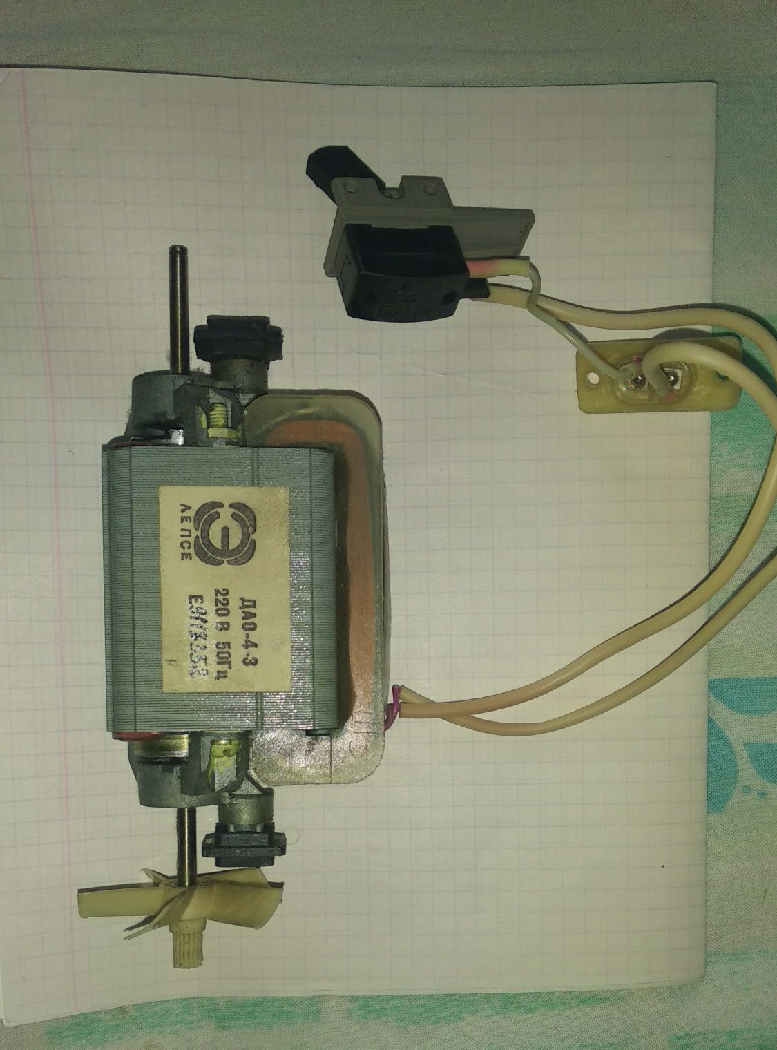 электромотор ДАО-4-3 с тумблером и розеткой+штекер (мотор)