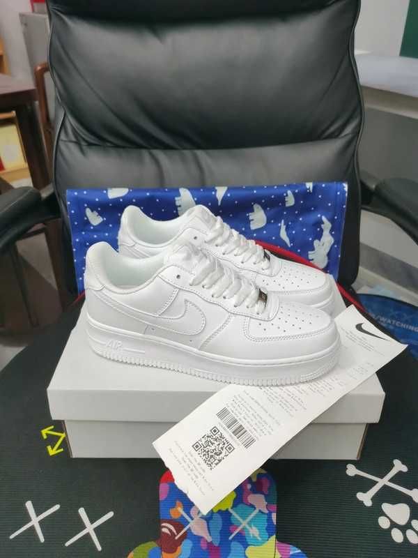 Uniseks/Trampki/Damskie/Nike Air Force 1 Low '07 White R.44