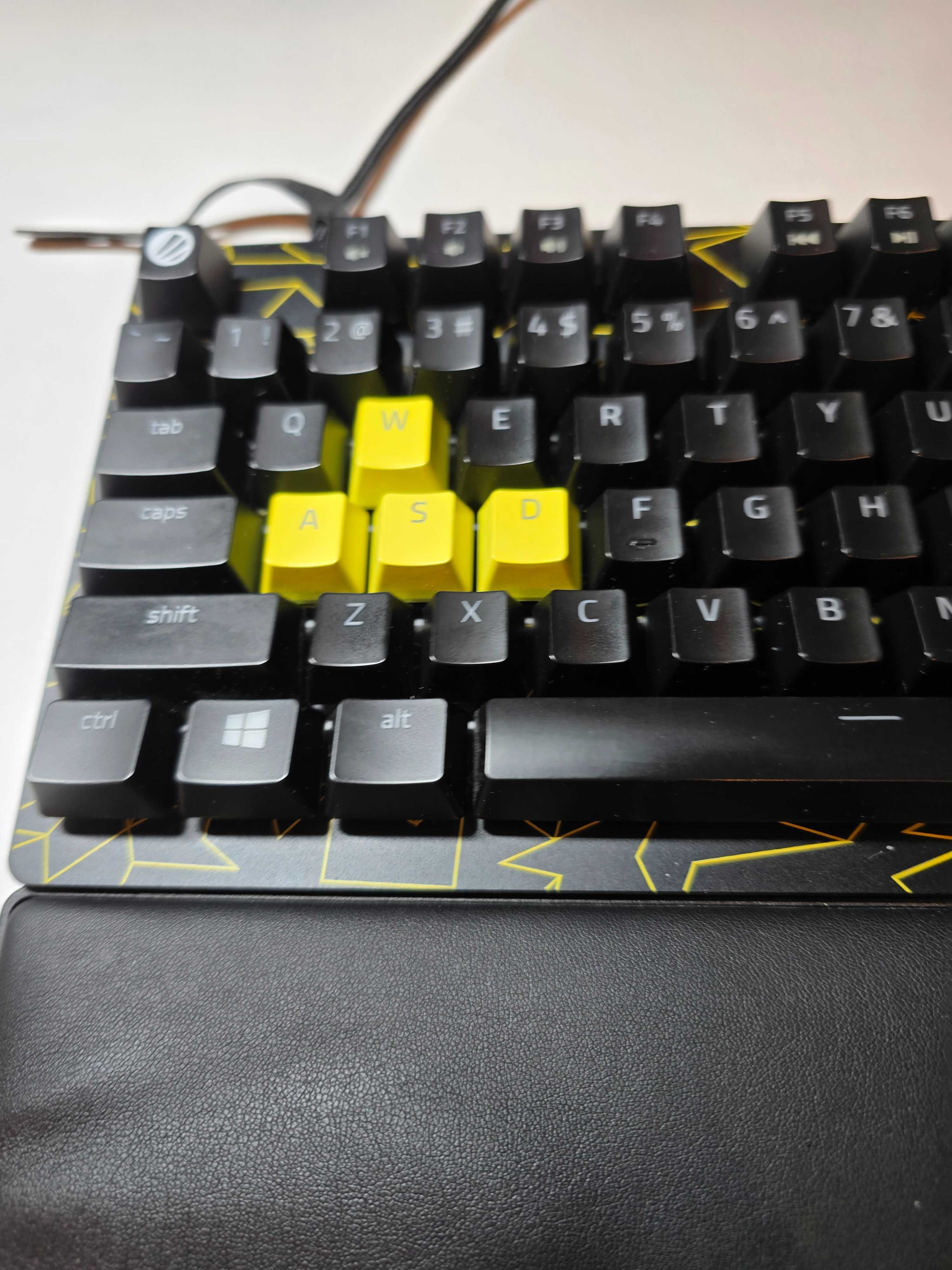 Razer Huntsman V2 TKL esl Edition Red Switch