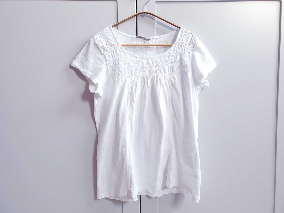 Biała haftowana koszulka t-shirt TU 40