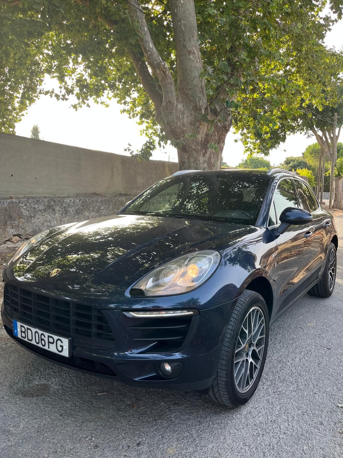 Porsche Macan S – Dark Blue Metallic, Agate Grey Leather & Alcantara