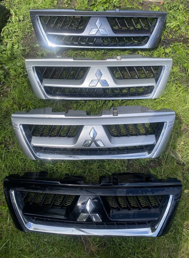 Решітка радіатора Mitsubishi Pajero 3 Wagon III 2003-2006