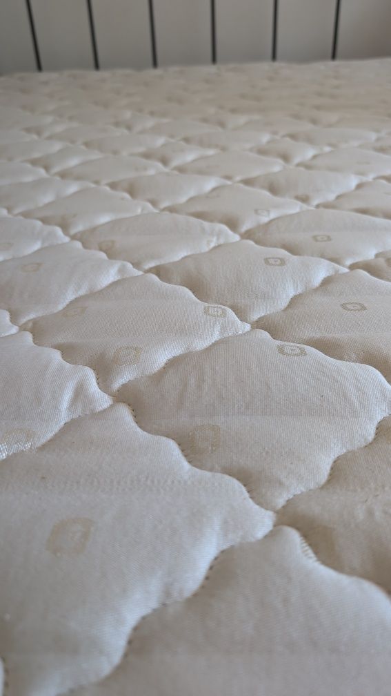 Cama de casal em ferro 190cm x 140cm