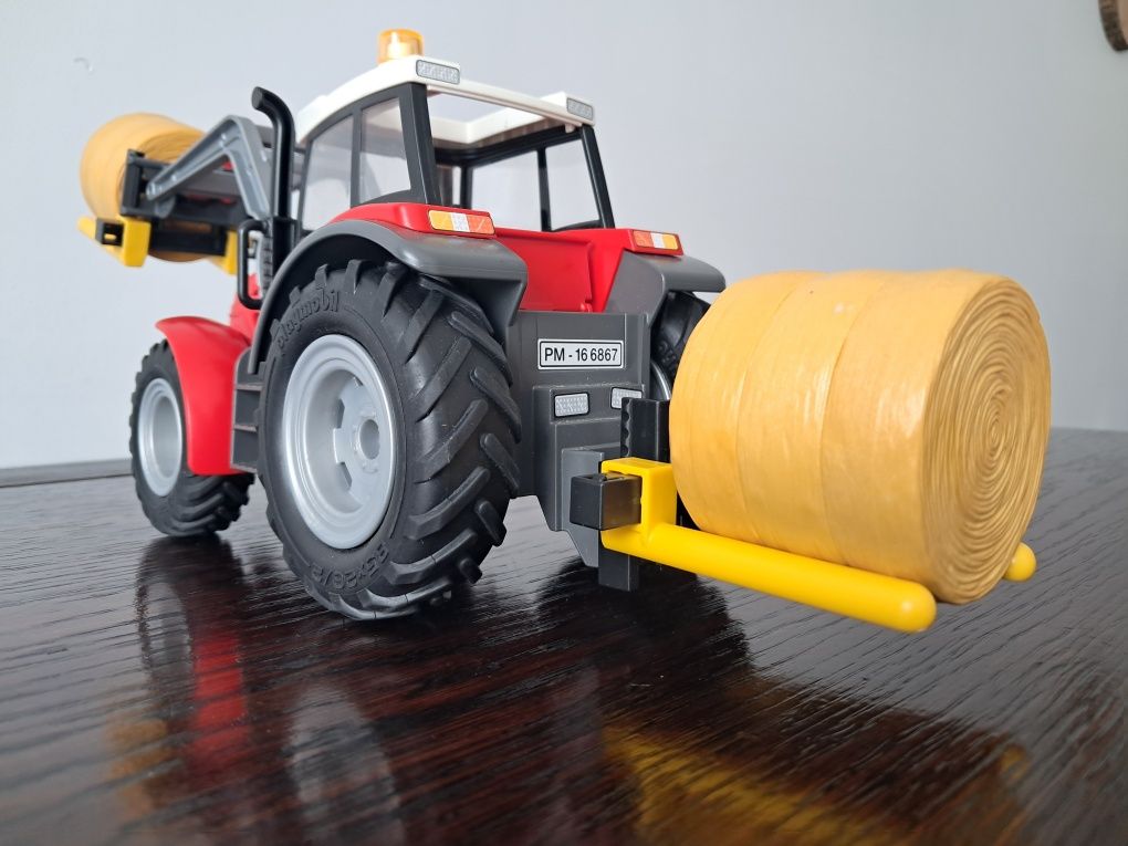 Playmobil traktor. Z akcesoriami