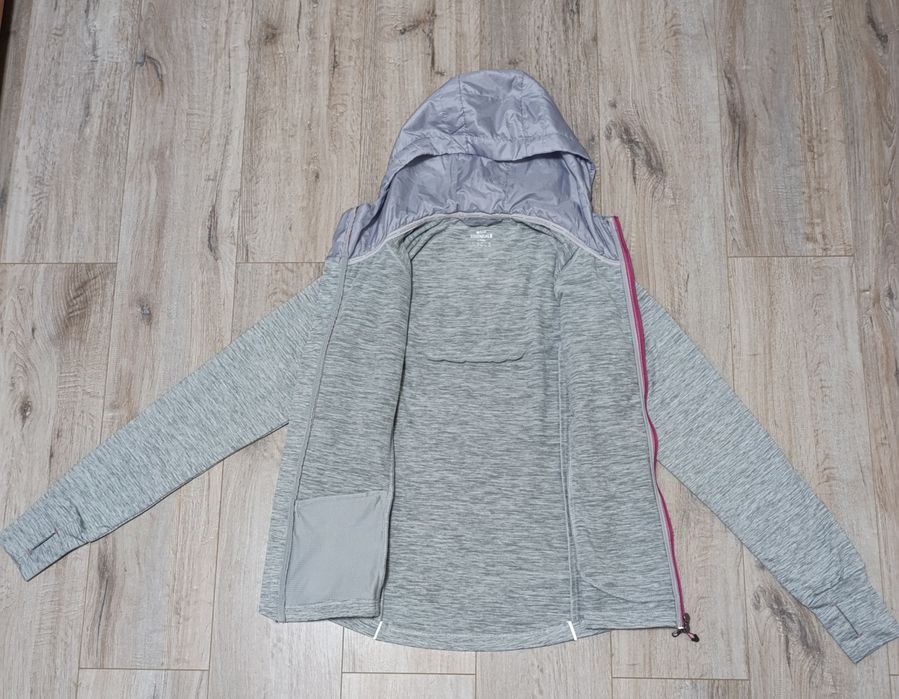 Спортивна кофта ESSENTIALS Німеччина 48 розміру з длинним рукавом