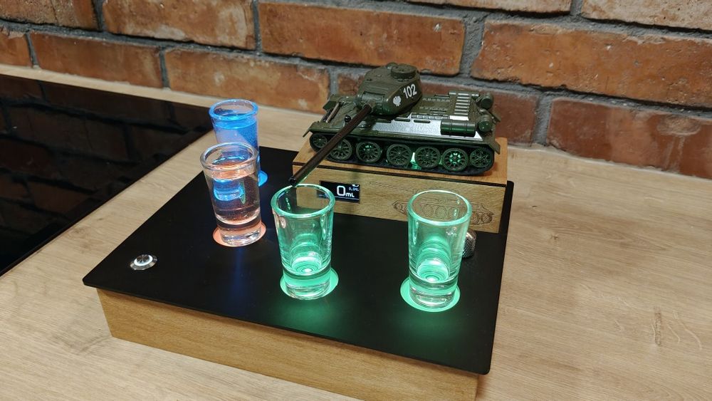 Polewacz - czołg Rudy 102, dozownik do alkoholu, nalewak, nalewator.