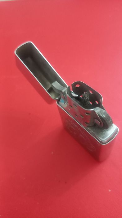 Isqueiro Zippo como novo.