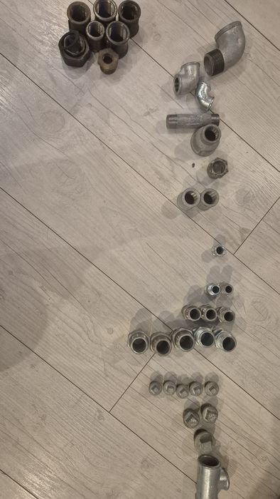 10. Nowe Kształtki ocynk i kilka z czarnej stali to co na zdjęciu