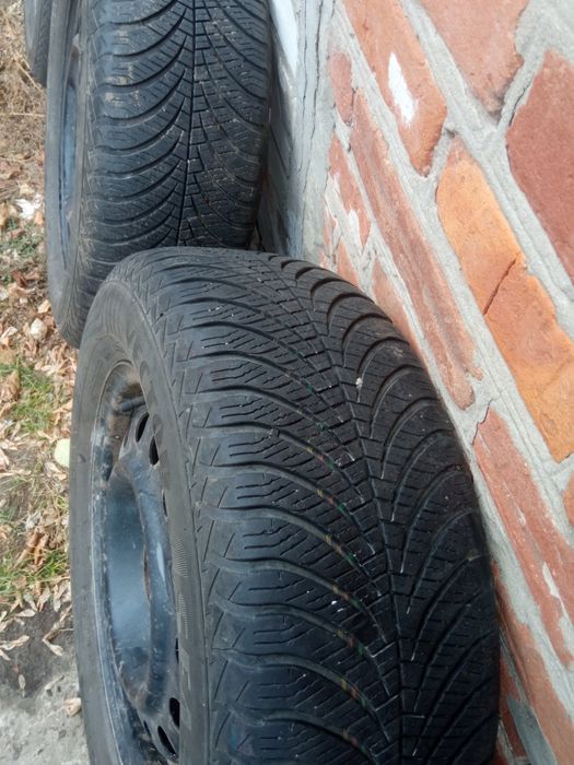 Комплект колес 205/65 r15 5x114,3 kia hyundai Goodyear 4 seasons