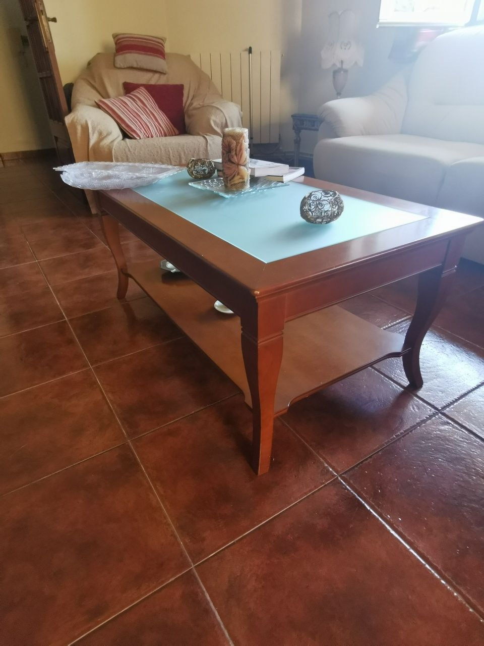 Mesa de sala com tampo de vidro