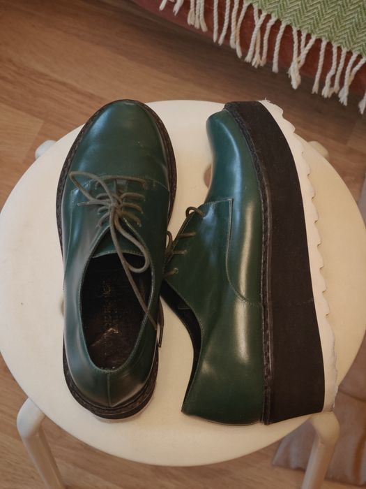 Туфлі дуже гарного зеленого кольору, на вузеньку ногу, 37 розмір