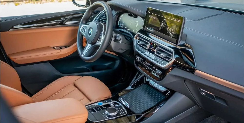 BMW iX3      2023