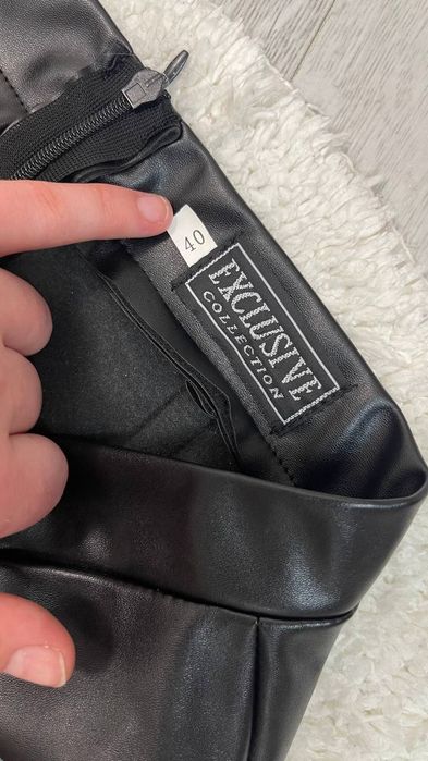 Шкіряна спідниця, до коліна