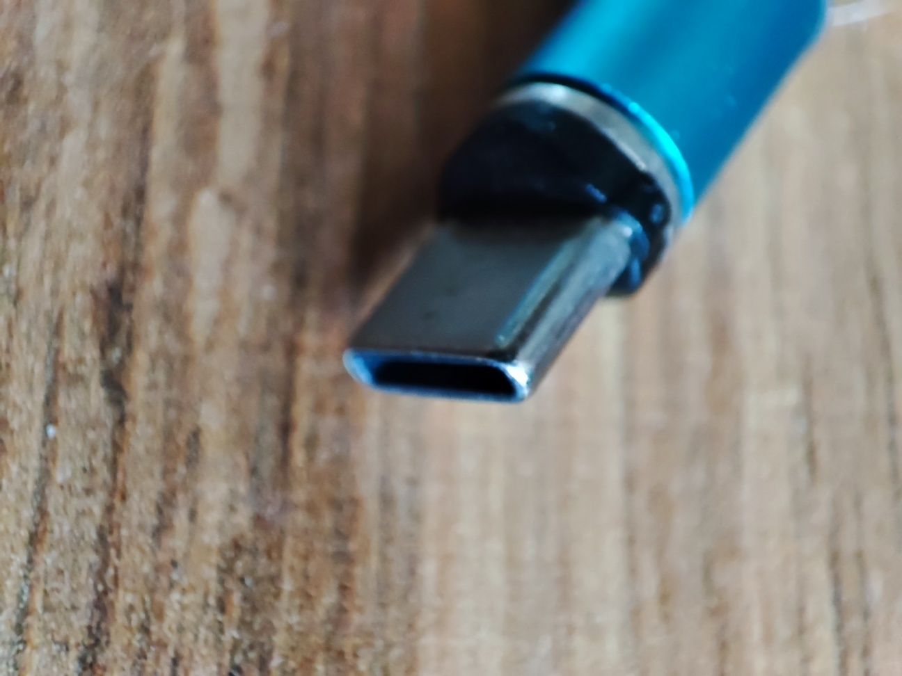 Sprzedam kabel USB C magnetyczny, świecący.