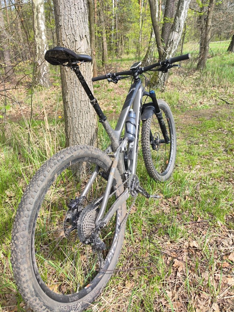 Trek fuel carbon ex 9.8 z 2018 roku.