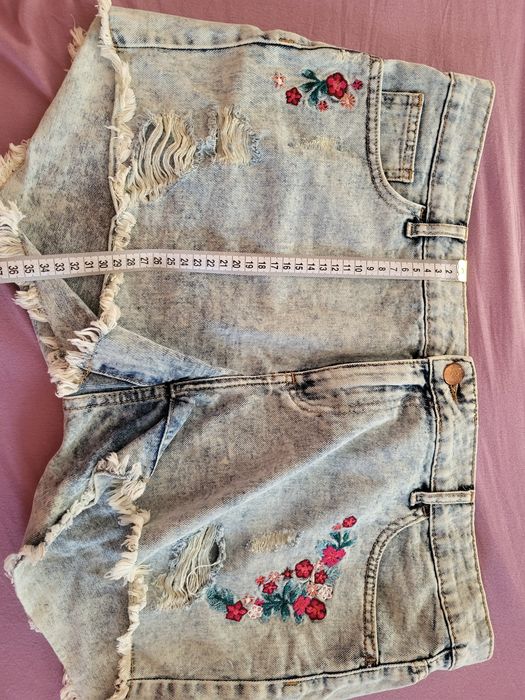 Продам жіночі шорти б/у