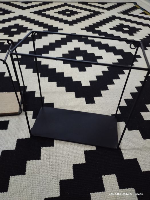 Półka metalowa na ścianę