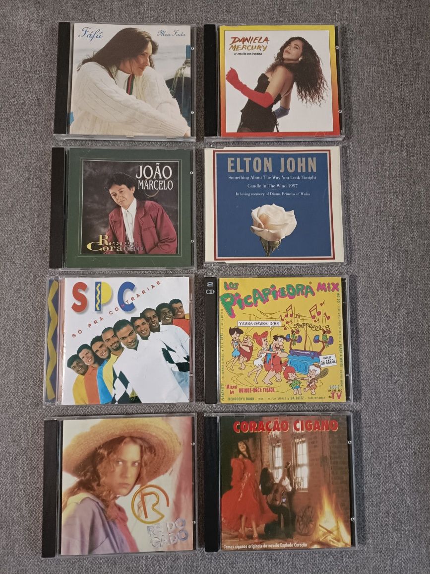 CDs de Cher, Bruce Springsteen, John Legend, etc