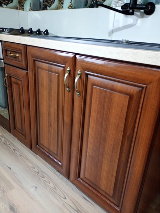 Meble kuchenne ze stołem