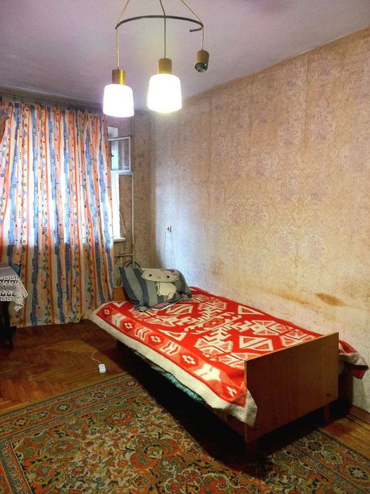 2 кімнатна біля парку