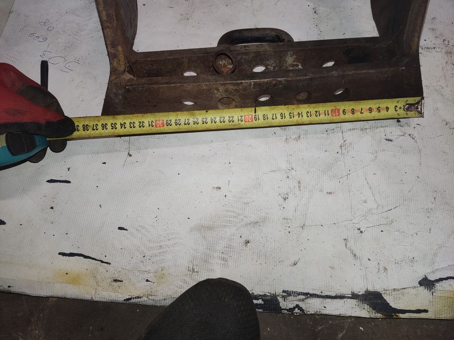 Szyna mocowania dolnego zaczepu do ciągnika Same Lamborghini Renault