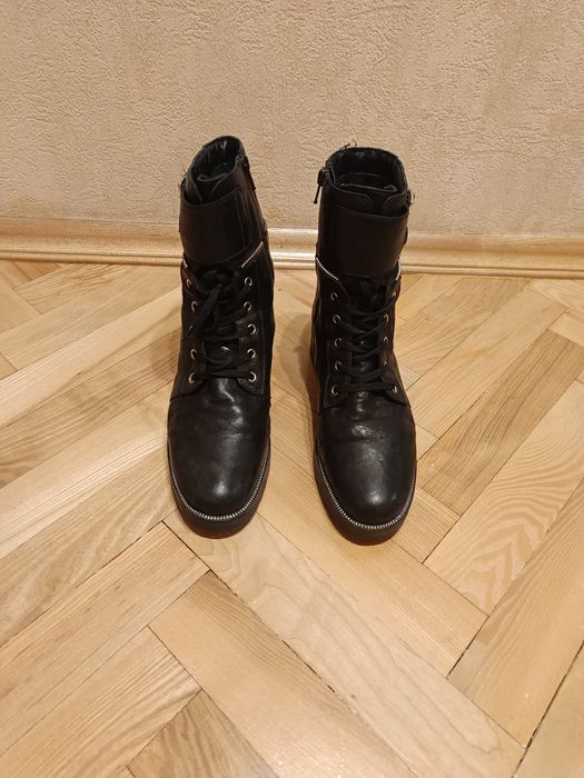 Черевики жіночі, утеплені, шкіряні. 39 розмір.