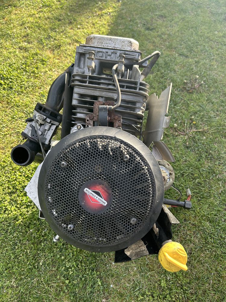 Silnik Briggs & Stratton 17,5 HP Intek - Uszkodzony